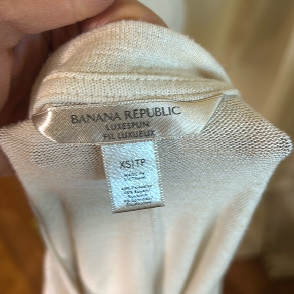 Banana Republic Oatmeal Cream V-Neck Long sleeve Shirt Sz XS - Picture 3 of 7